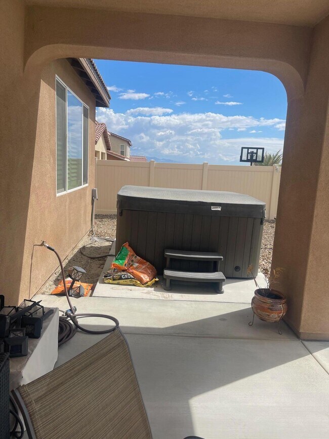Building Photo - 62781 Kitetail Dr