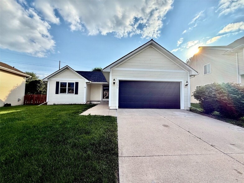 Primary Photo - 1590 Nine Iron Dr
