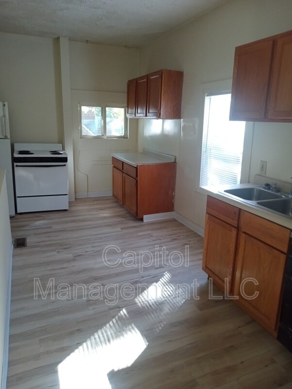 Building Photo - 917 Seymour Ave