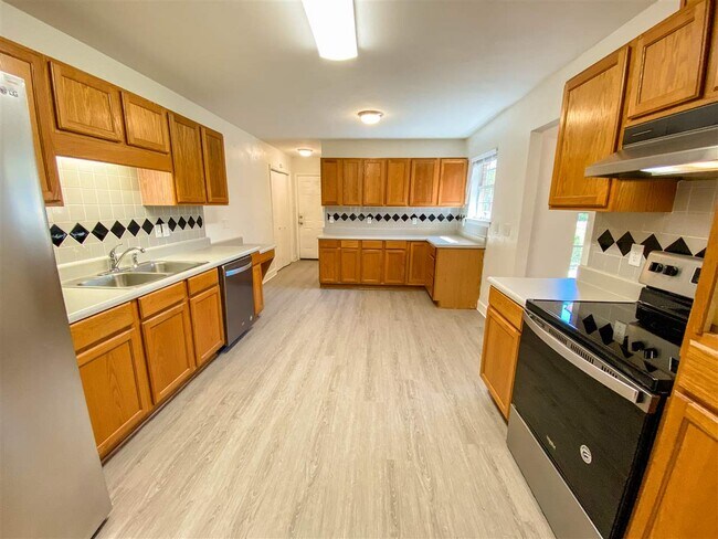 Building Photo - 1301 Sumerlin Dr