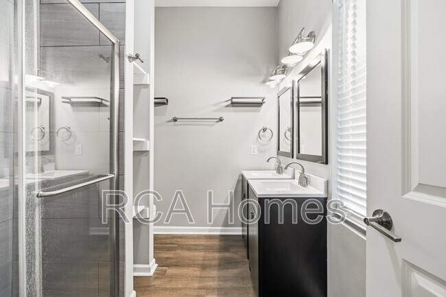 Building Photo - 1452 Woodlawn Ave