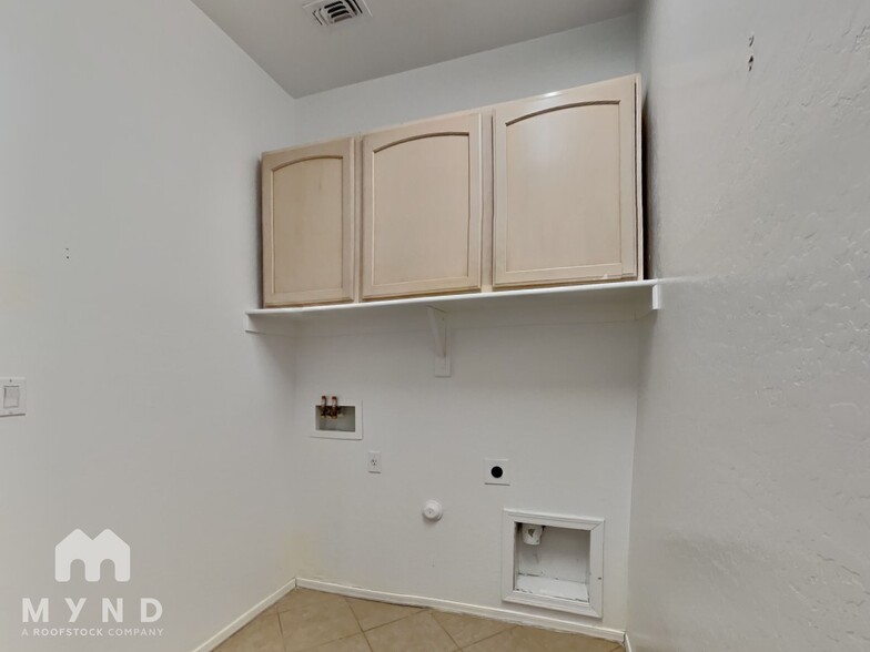 Building Photo - 17299 W Fetlock Trail