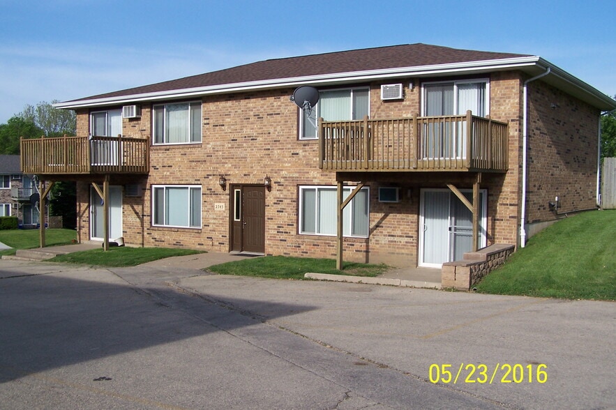 Primary Photo - 2745 Summer Dr