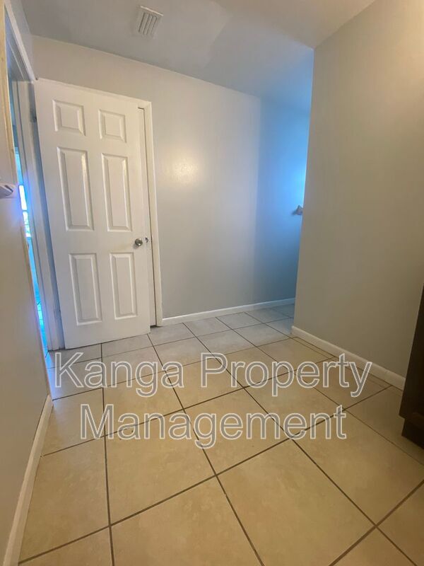 Building Photo - 3206 Louisiana Ave