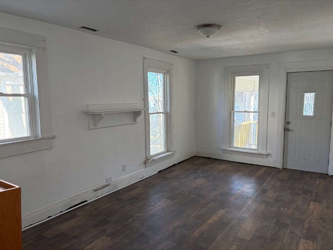 Building Photo - Completely Remodeled 3-Bedroom Home – Move-In Ready in Great Sidney Neighborhood