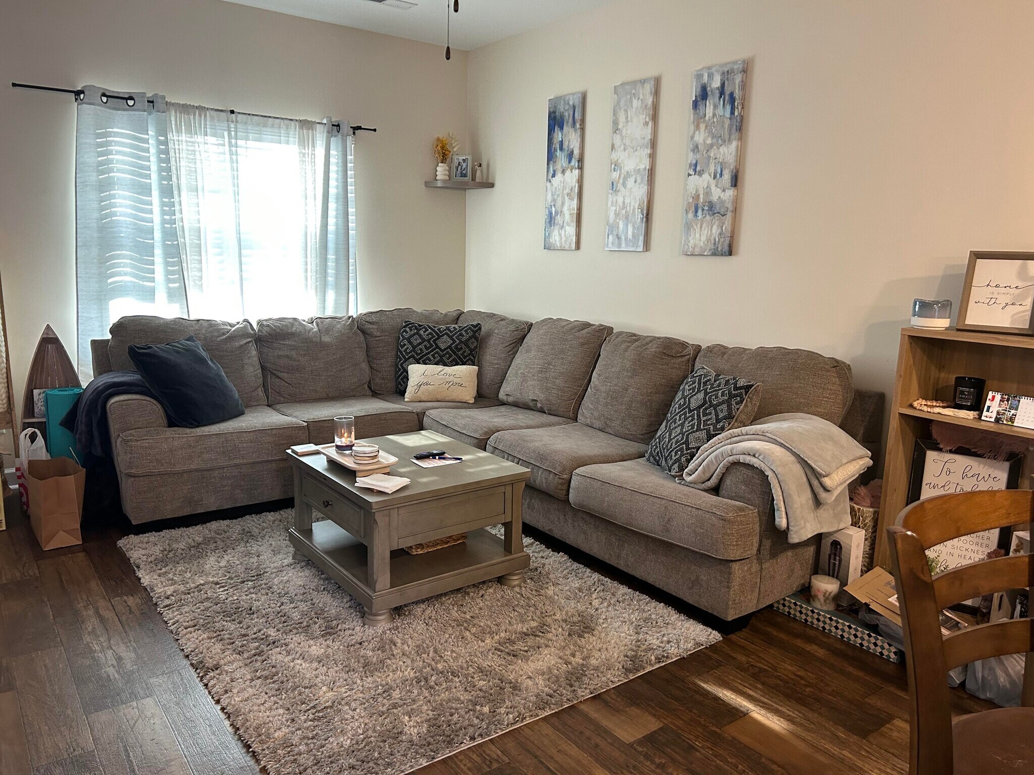 Iiving room - 408 Justice Farm Dr