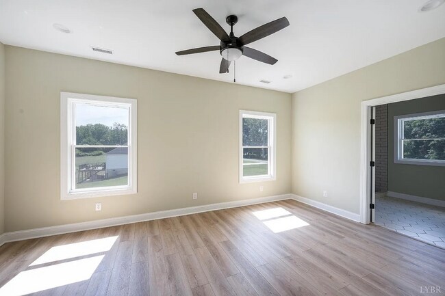 Building Photo - Gorgeous new construction in Gladys!