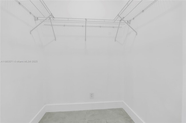 Building Photo - 1773 Lauderdale Manor Dr