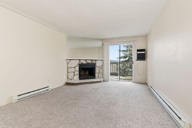 Building Photo - 6121 E 6th Ave