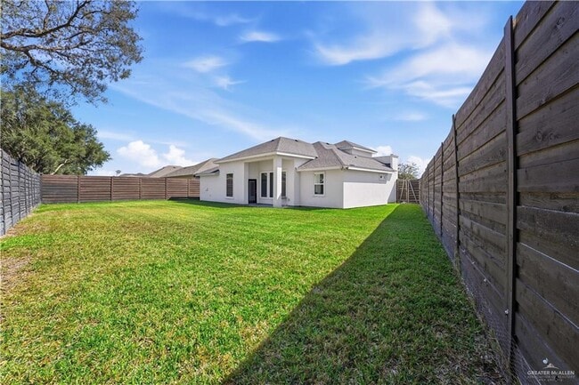 Building Photo - 12 Wisteria Ave