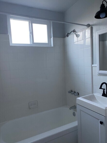Building Photo - 3420 Percy St