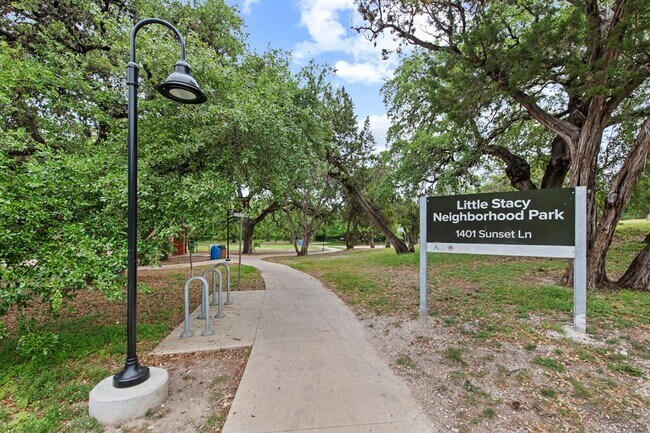 Building Photo - 1500 East Side Dr