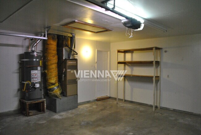 Building Photo - 4073 N Country Dr