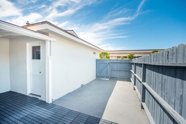 Building Photo - Walk to the Beach