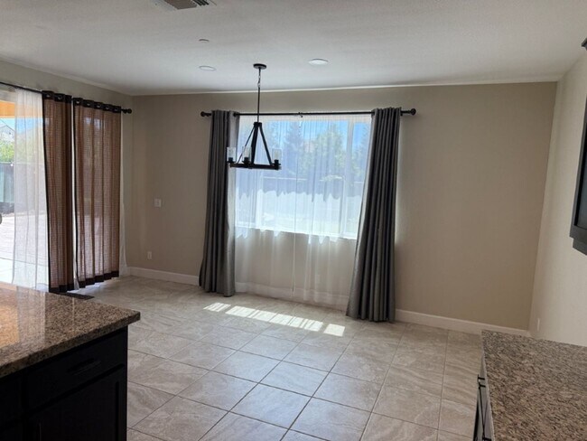 Building Photo - Newer Modern 4 Bedroom 3.5 Bath w/ Bedroom...