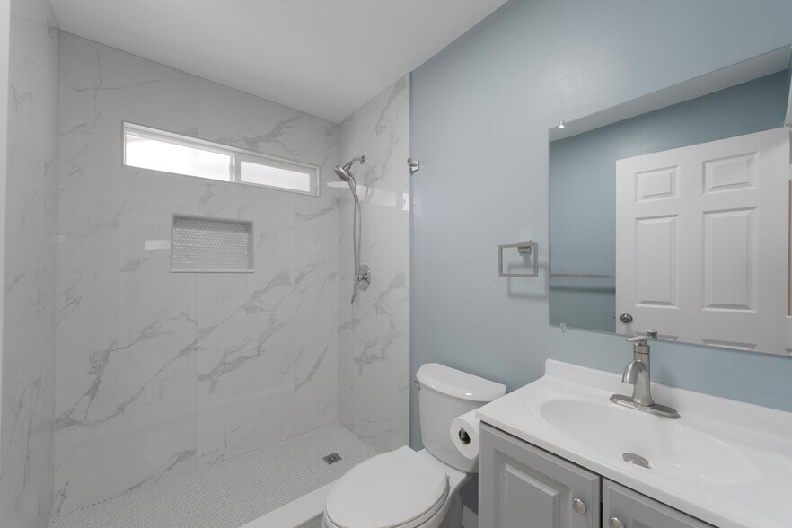 Building Photo - 808 St Louis Ave