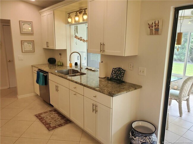 Building Photo - 590 NE Lima Vias