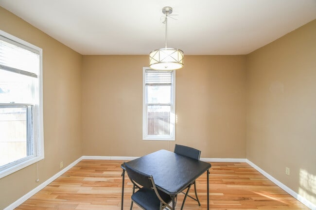 Building Photo - 817 W 12th St