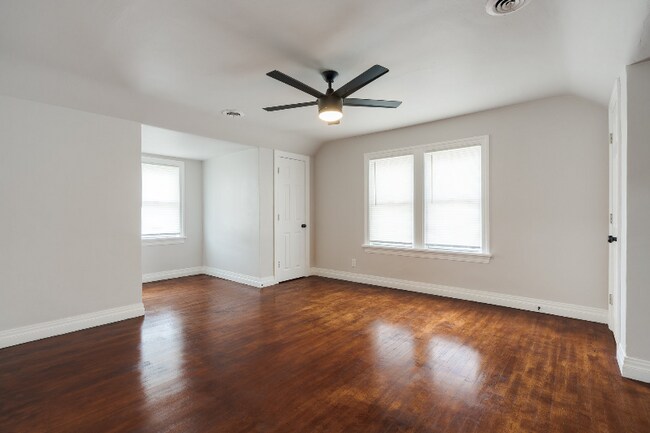 Building Photo - 1109 SW 26th St
