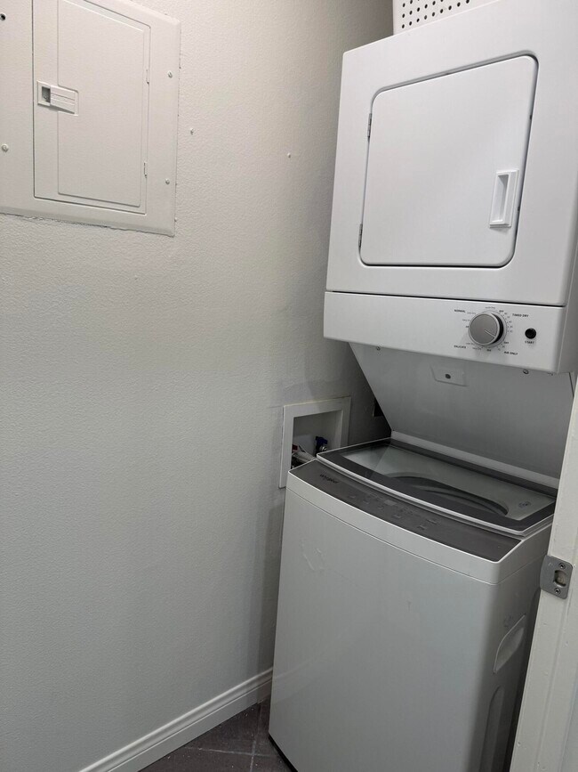 Building Photo - 78125 Crimson Ct