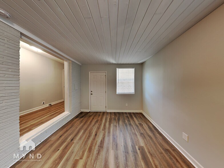 Building Photo - 1348 David Cir