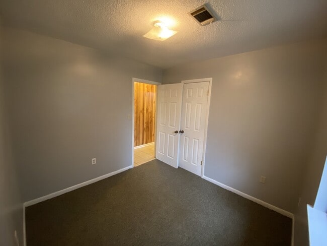 Building Photo - House for Rent