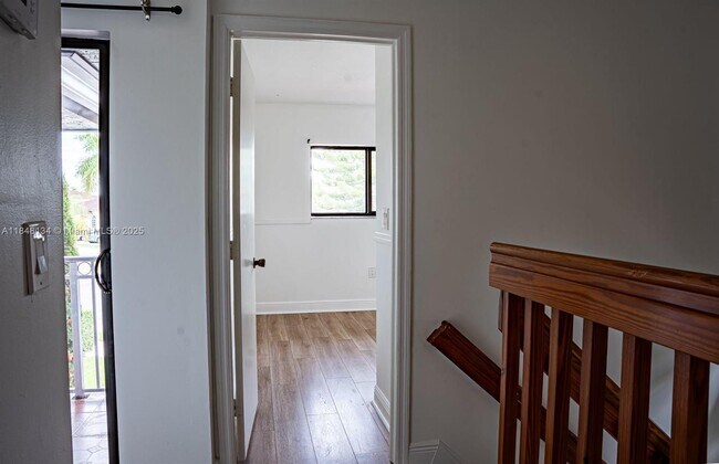 Building Photo - 16710 SW 140th Ave