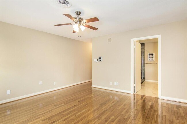 Building Photo - 9115 Highcrest Dr