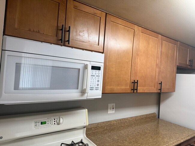 Building Photo - 347 Drummers Ln