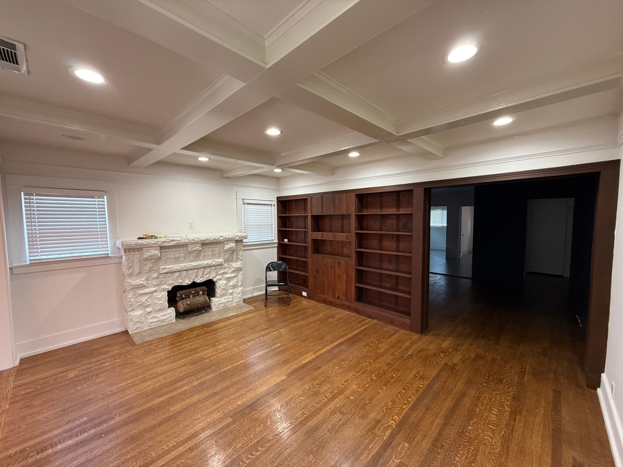 Building Photo - 1493 W 47th St
