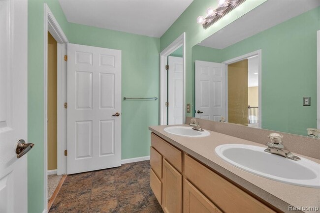 Building Photo - 6573 Poppleton Rd