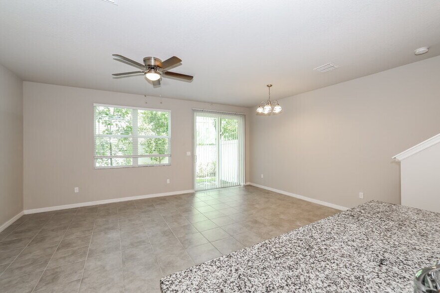 Building Photo - 3557 San Bernardino Way
