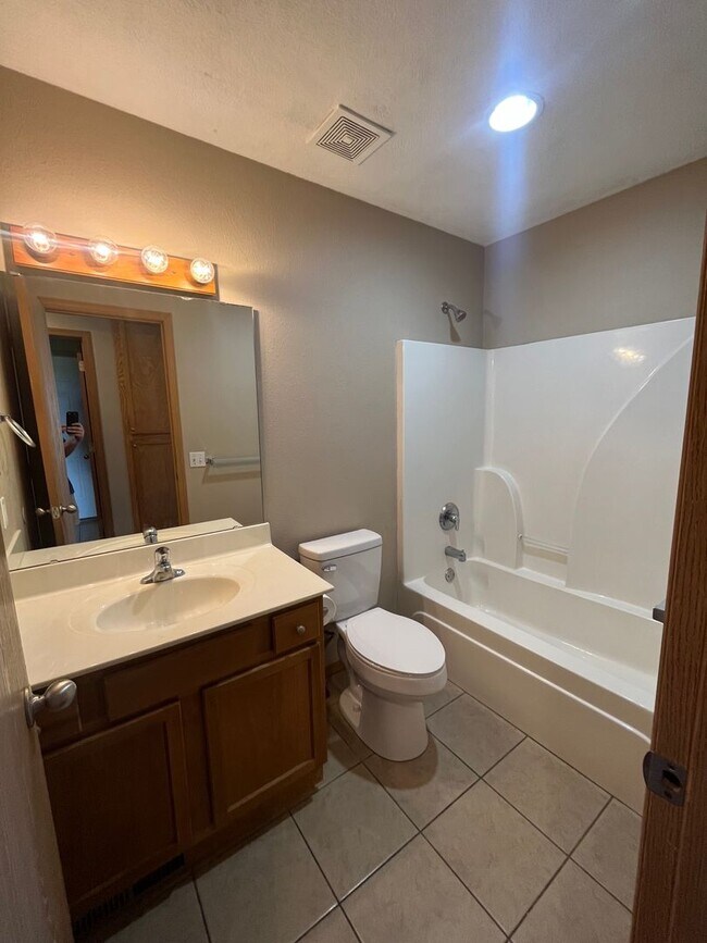 Building Photo - 3 bedroom 2 bath home in Clever, MO!