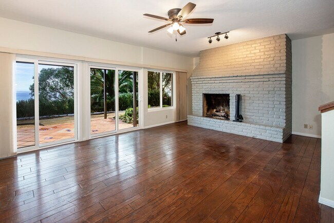 Building Photo - 4,000 SQ. FT. MESA HOME WITH OCEAN & HARBO...