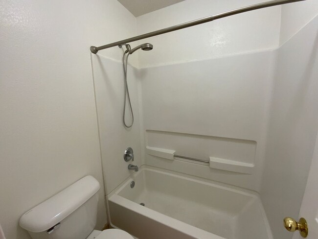 Building Photo - 4 Bedroom Home Available Near Golf Course ...