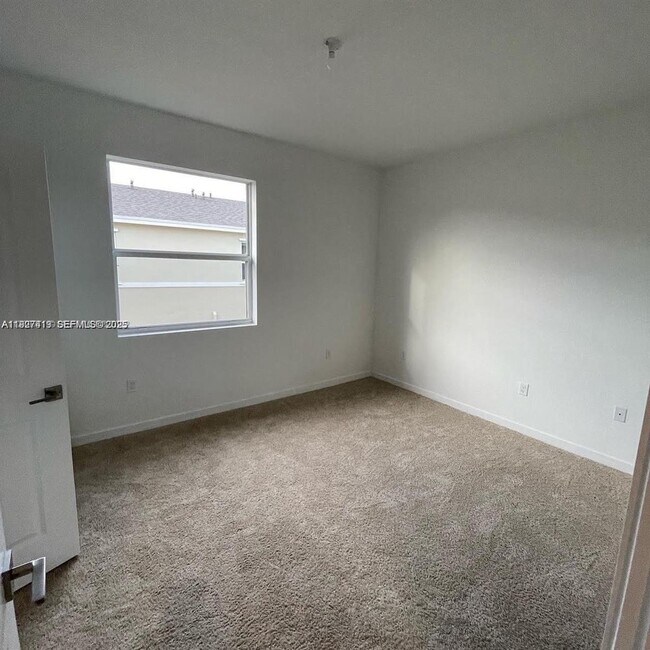 Building Photo - 440 NE 4th St