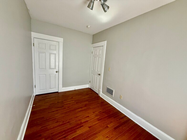 Building Photo - 325 Clinton St