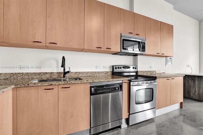 Building Photo - 2100 Van Buren St