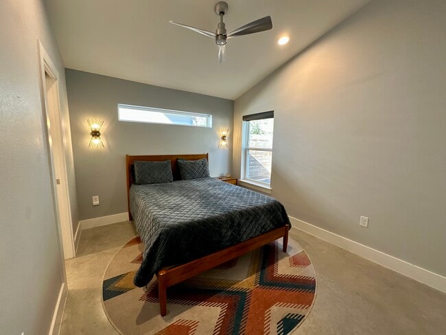 Building Photo - 5008 Lott Ave