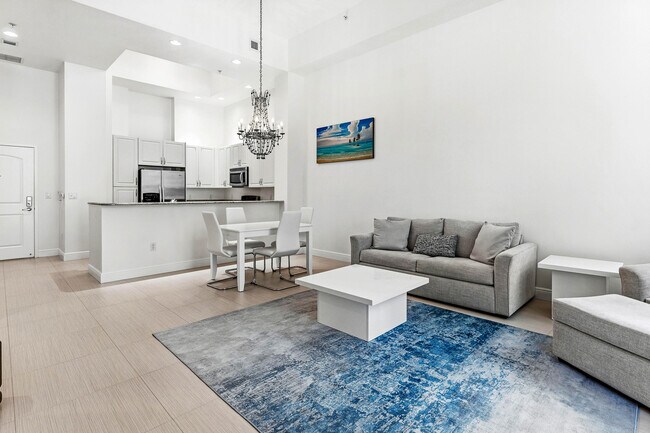 Building Photo - 701 S Olive Ave