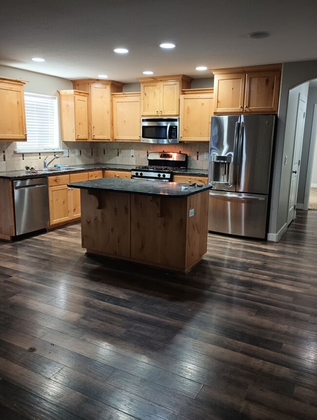 Building Photo - 3 B/ 2 B home in Sunrise Meadows