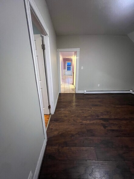 Building Photo - 827 Atwells Ave