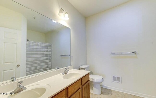 Building Photo - 42 Renaissance Ln