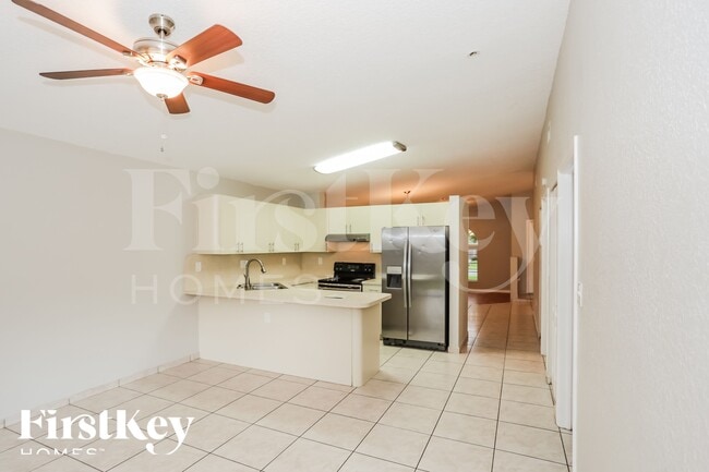 Building Photo - 15565 SW 138th Ave