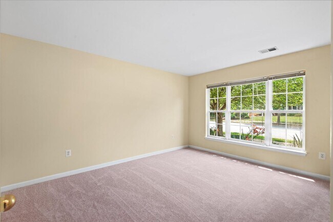 Building Photo - Modern Comfort Meets Convenience, Close to...