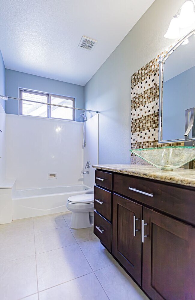 Building Photo - Queensridge Home
