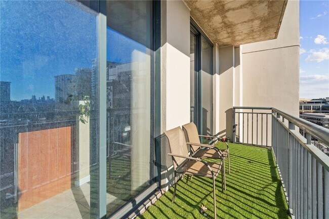 Building Photo - 3040 Peachtree Rd NW