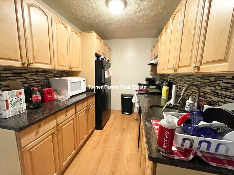 Building Photo - 2 Shepherd Ave