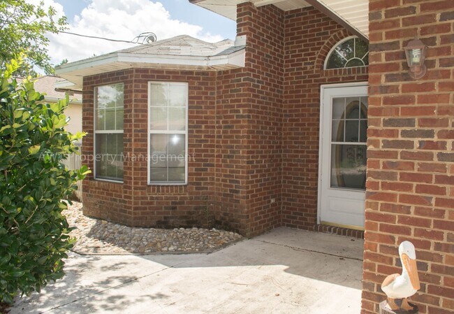 Building Photo - 14 Wood Amber Ln