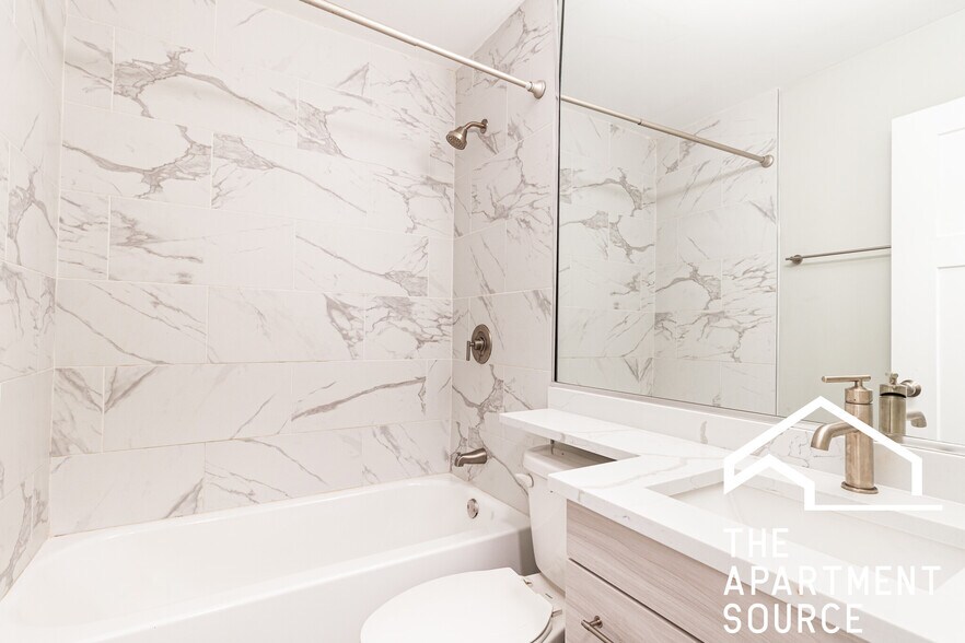 Building Photo - 454 W Barry Ave